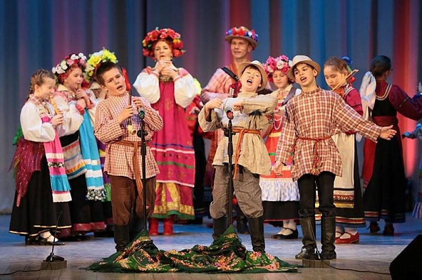 Представители фольклорного ансамбля «Зоренька» из Сосенского объявили набор новых участников